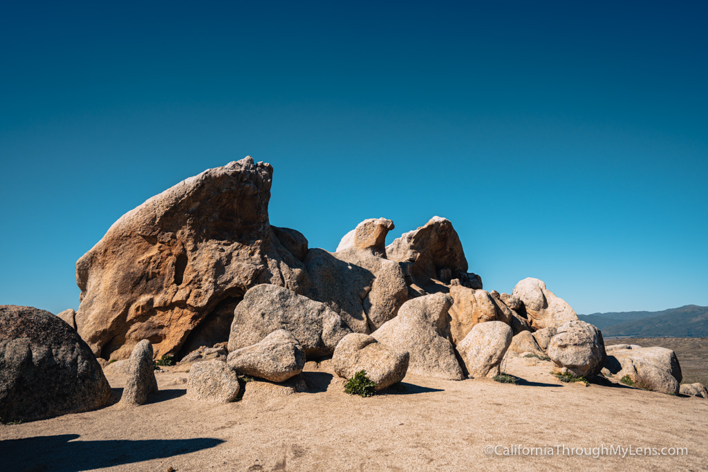 Mountaineering to Eagle Rock on the Pacific Crest Path